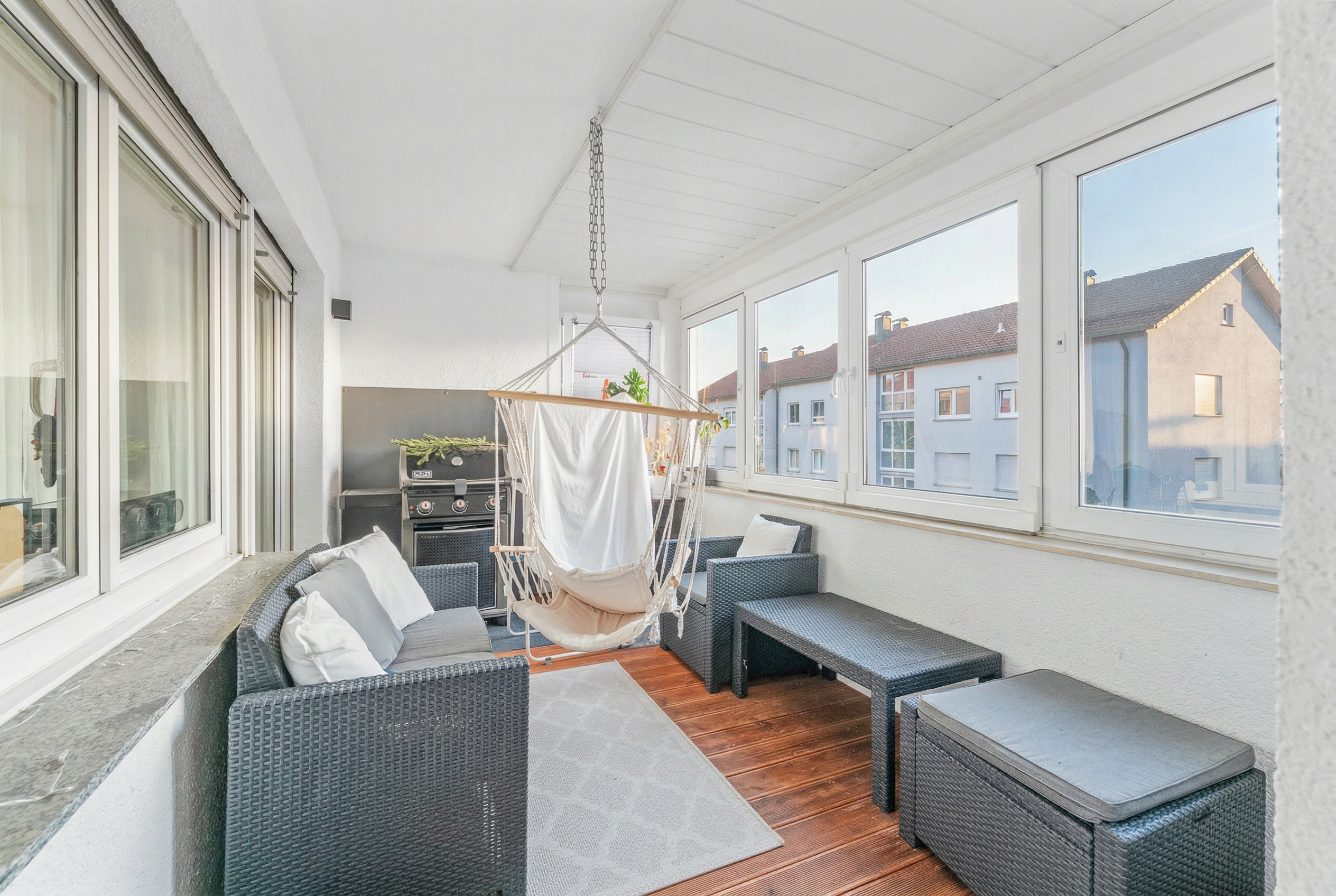 Attraktive Wohnung mit eigenem Garten, Balkon und Doppelgarage und viel Platz!